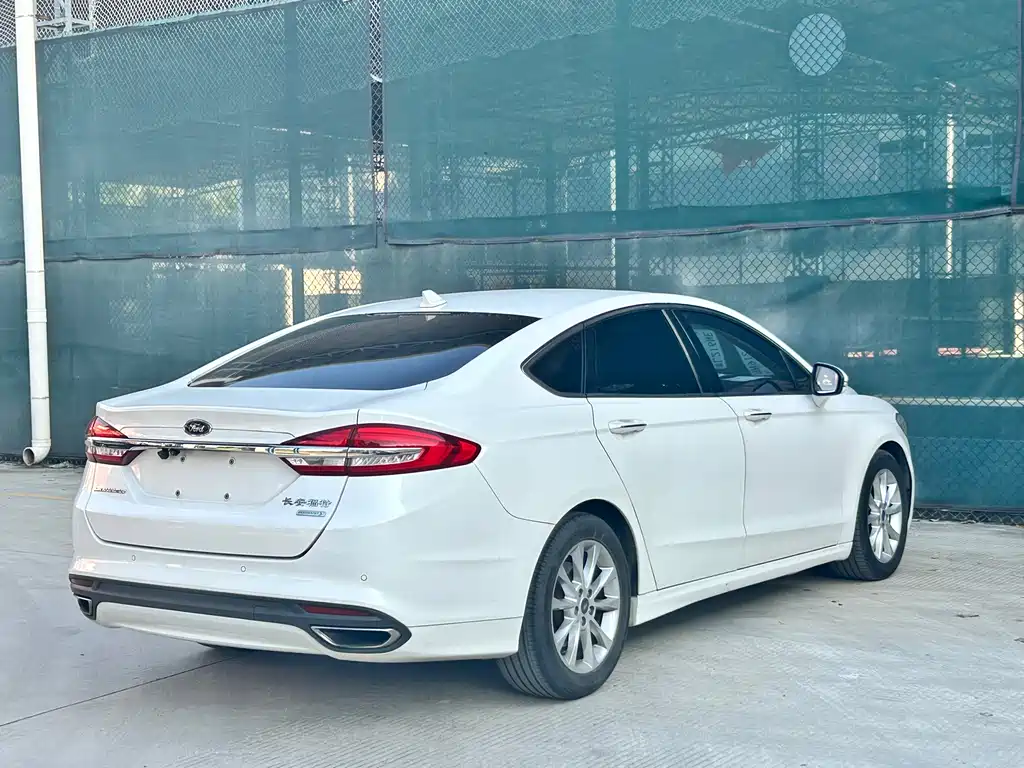 Ford Mondeo 2017 — фото 9