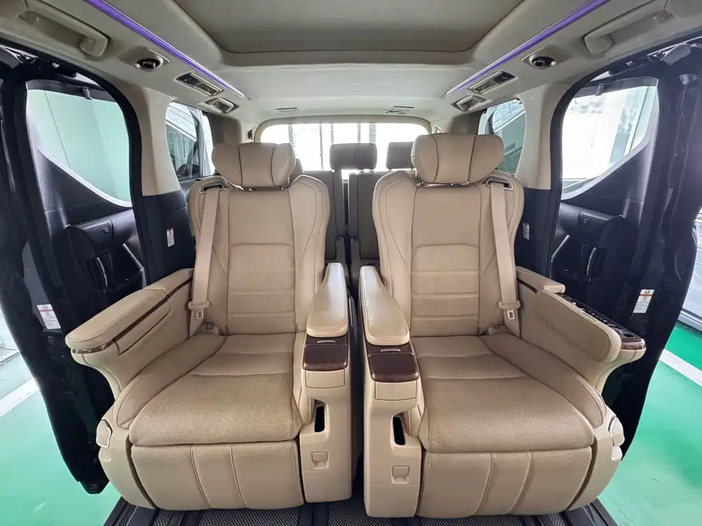 Toyota Alphard 2018 — фото 13