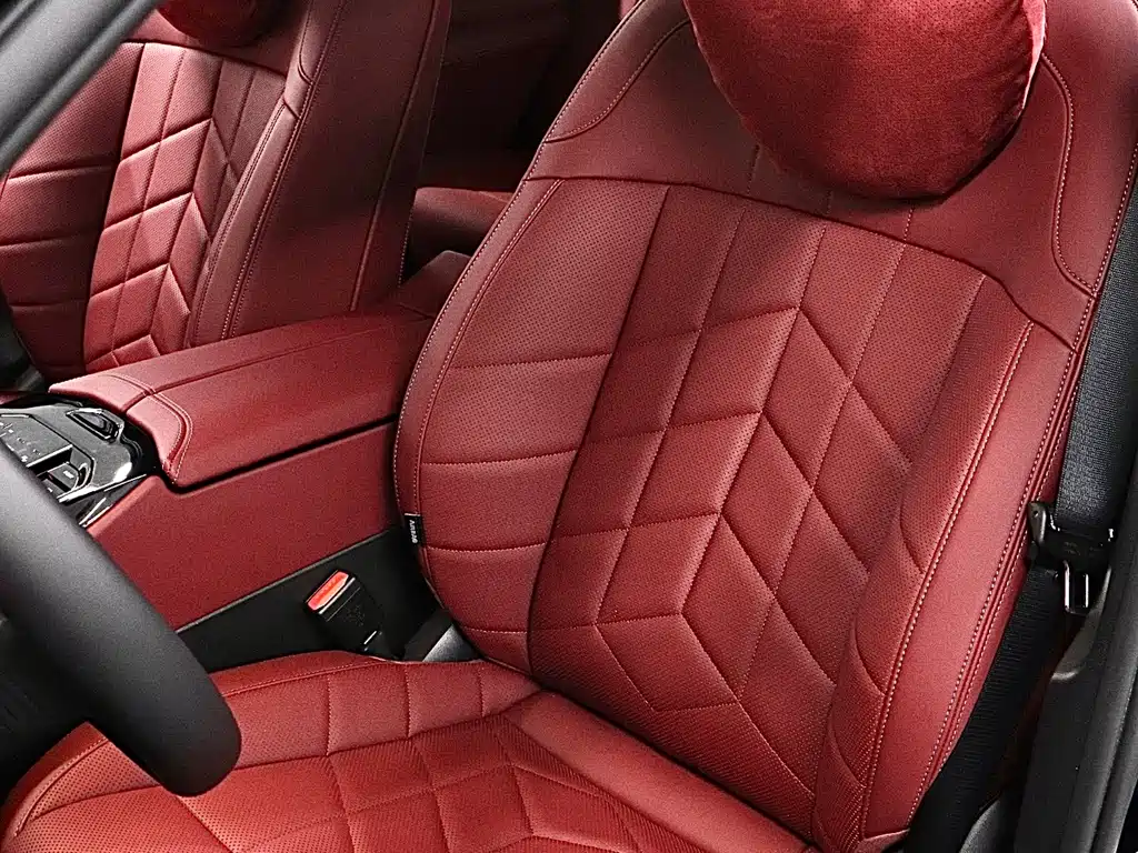 BMW 5 Series 2025 — фото 12