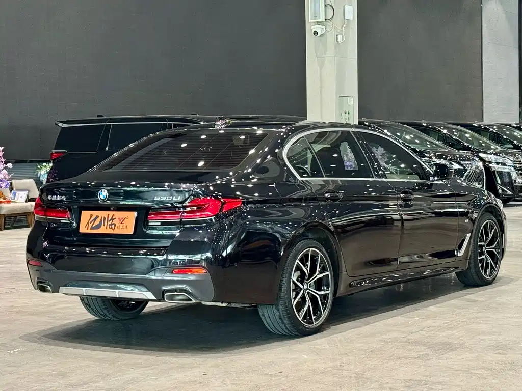 BMW 5 Series 2023 — фото 16