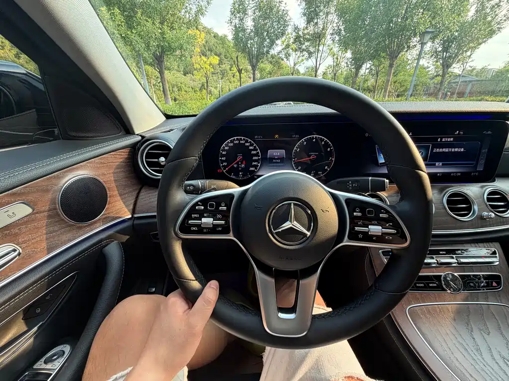 Mercedes-Benz E-Class 2019 — фото 12