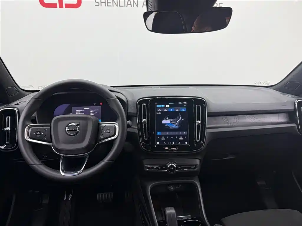 Volvo C40 2023 — фото 12