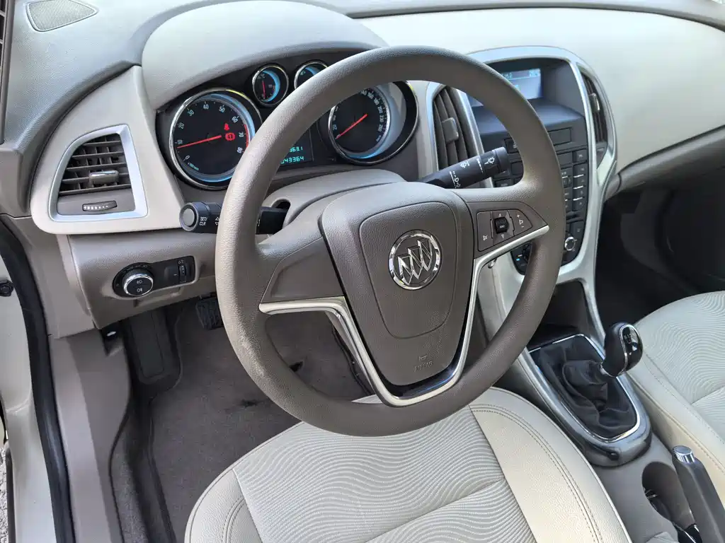 Buick Excelle 2013 — фото 16