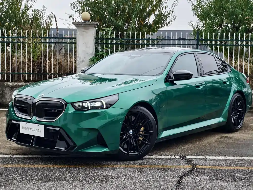 BMW M5 New Energy 2024 — фото 10