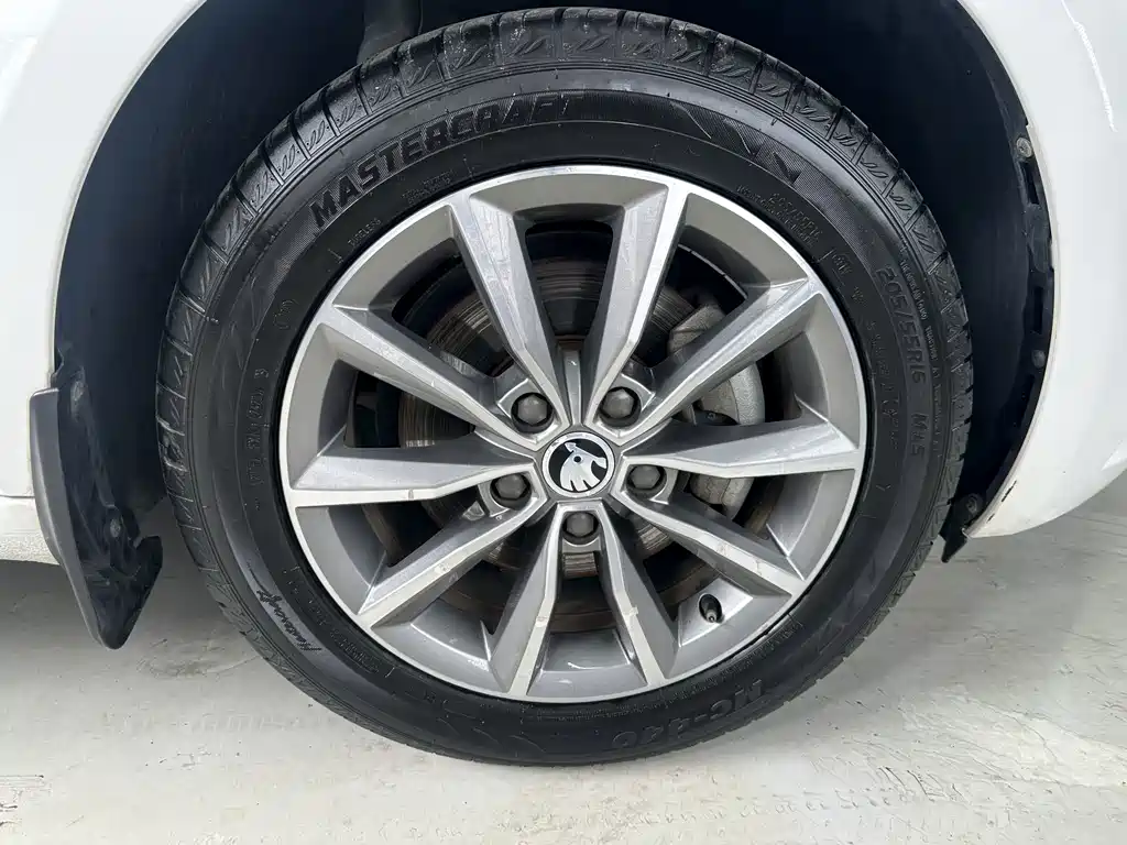 Skoda Octavia 2019 — фото 13
