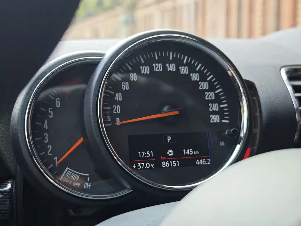 MINI Clubman 2017 — фото 11