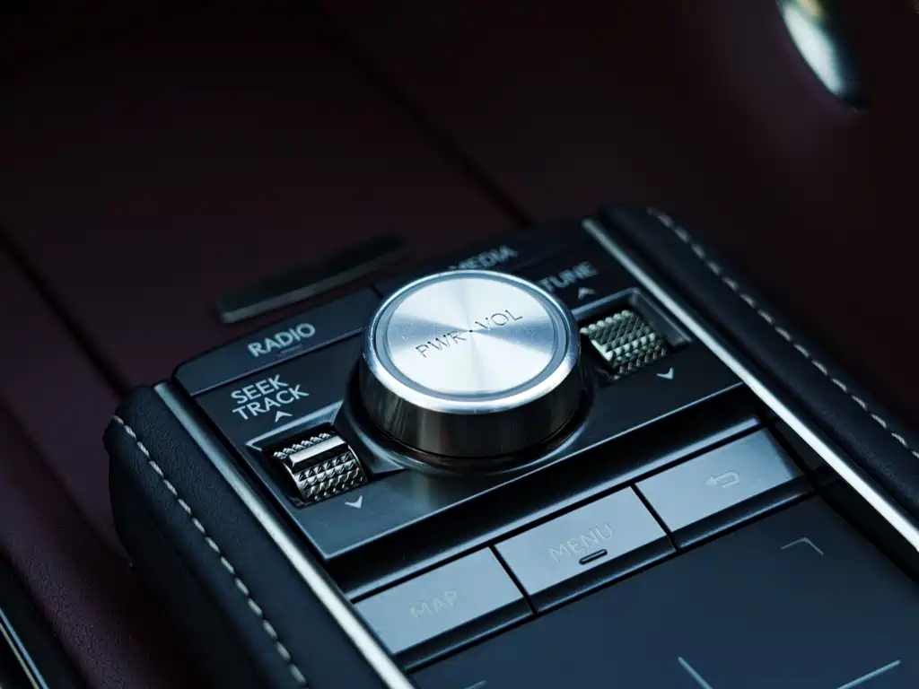 Lexus LC 2018 — фото 17