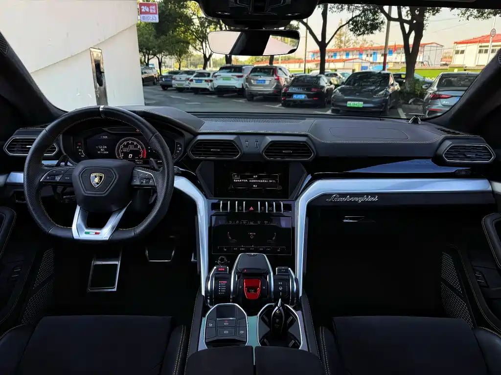 Lamborghini Urus 2019 — фото 8