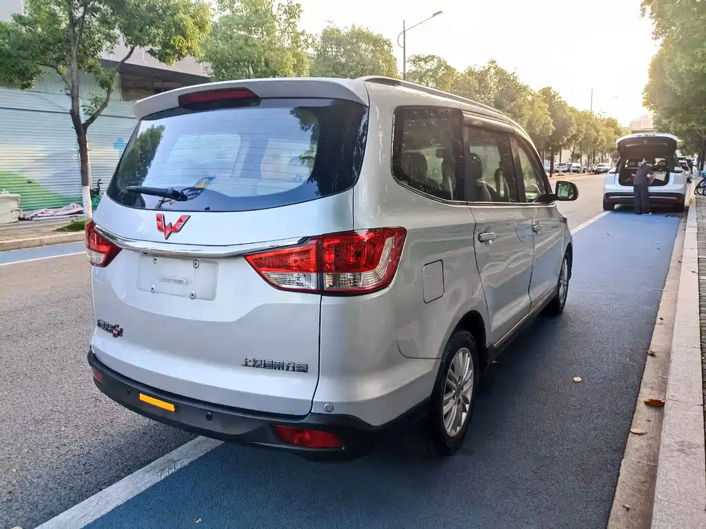 Wuling Hongguang 2015