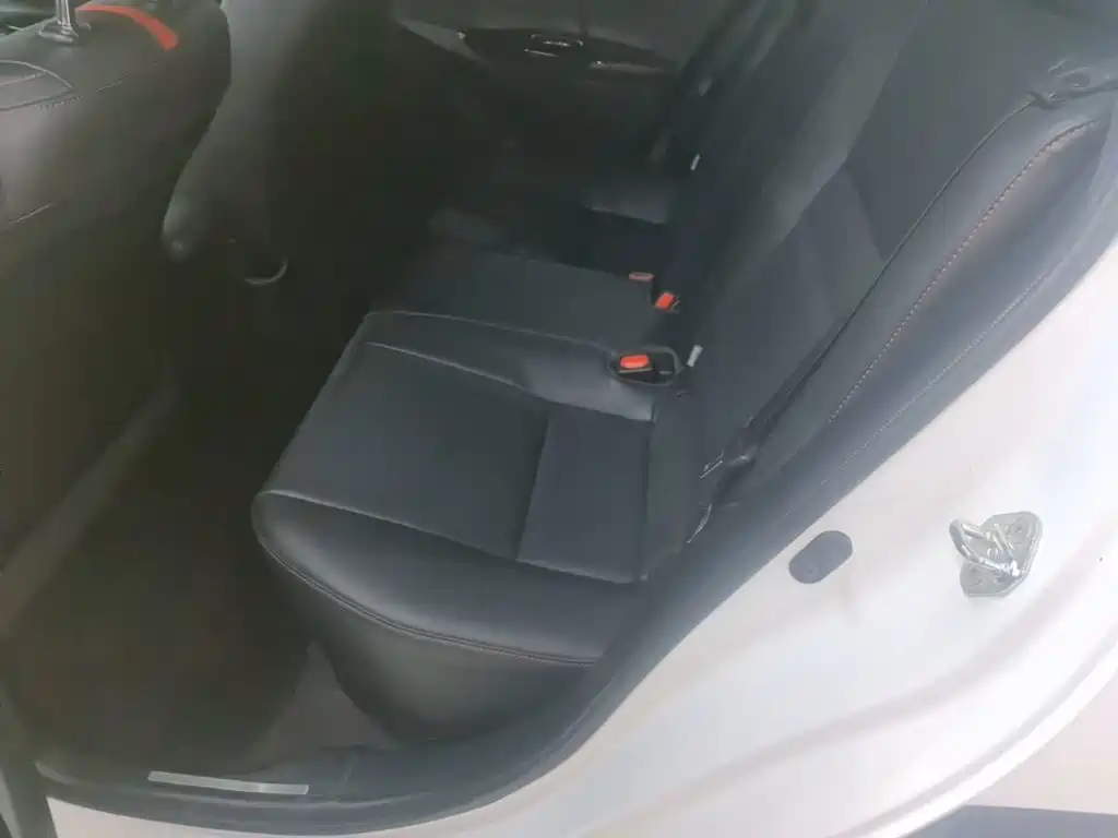 Toyota Yaris L 2020 — фото 17