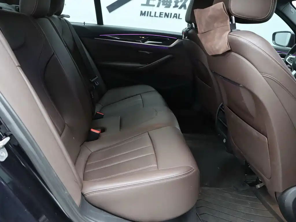 BMW 5 Series 2019 — фото 14