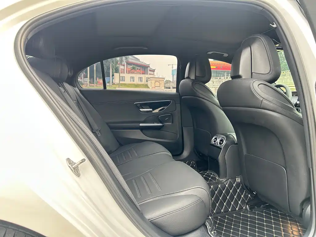 Mercedes-Benz C-Class 2023 — фото 18