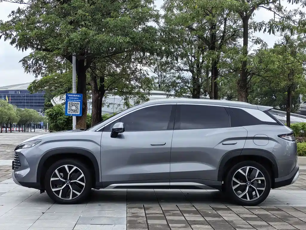 BYD L DM-i 2024 — фото 4
