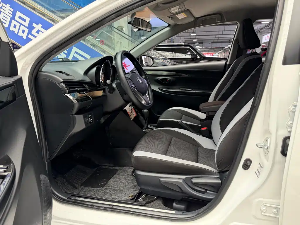 Toyota Yaris L 2022 — фото 9