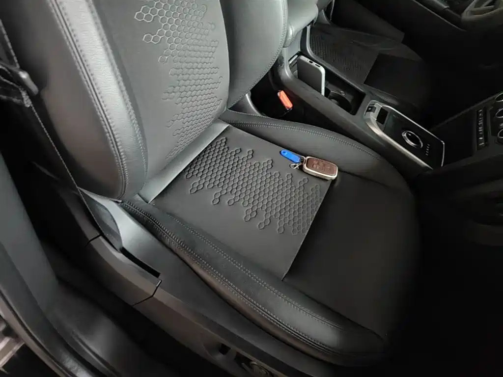 Land Rover Discovery Sport 2018 — фото 25