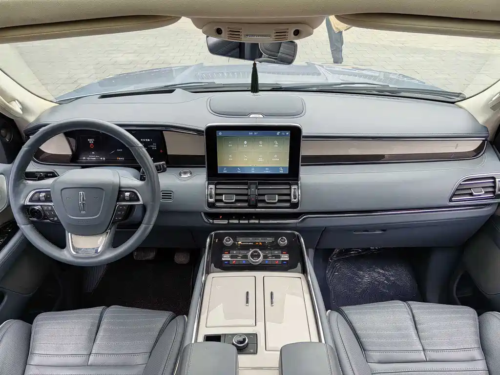Lincoln Navigator 2021 — фото 12