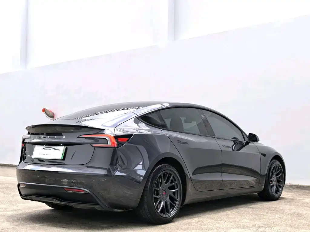 Tesla Model 3 2025 — фото 9