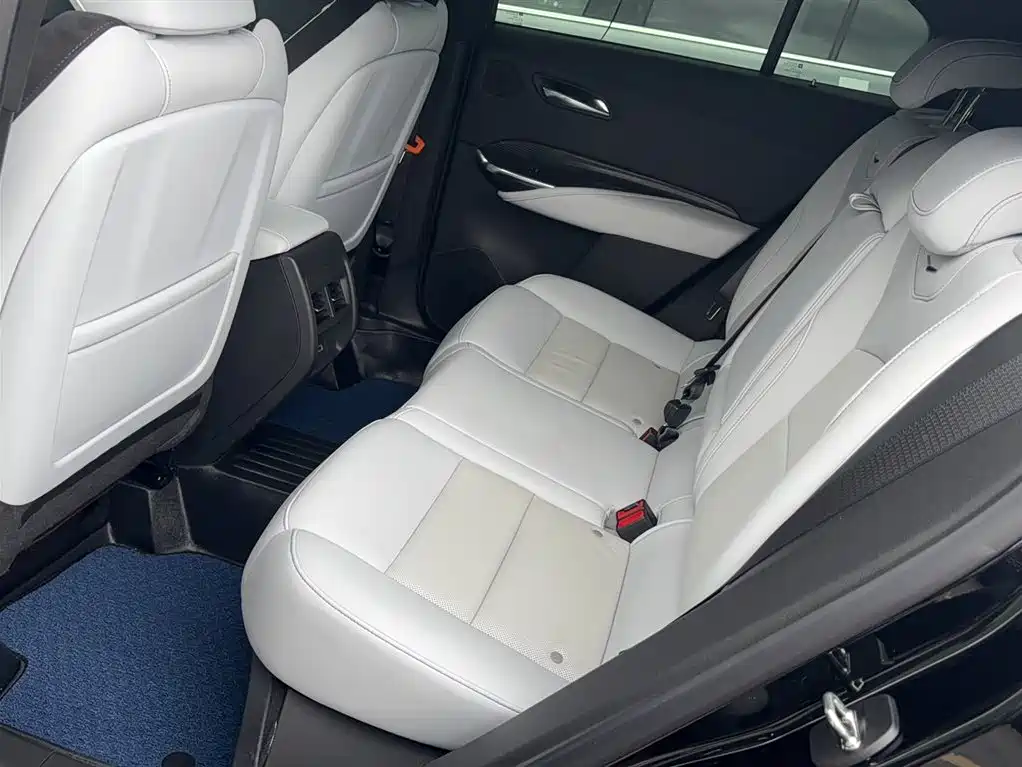 Cadillac XT4 2025 — фото 10