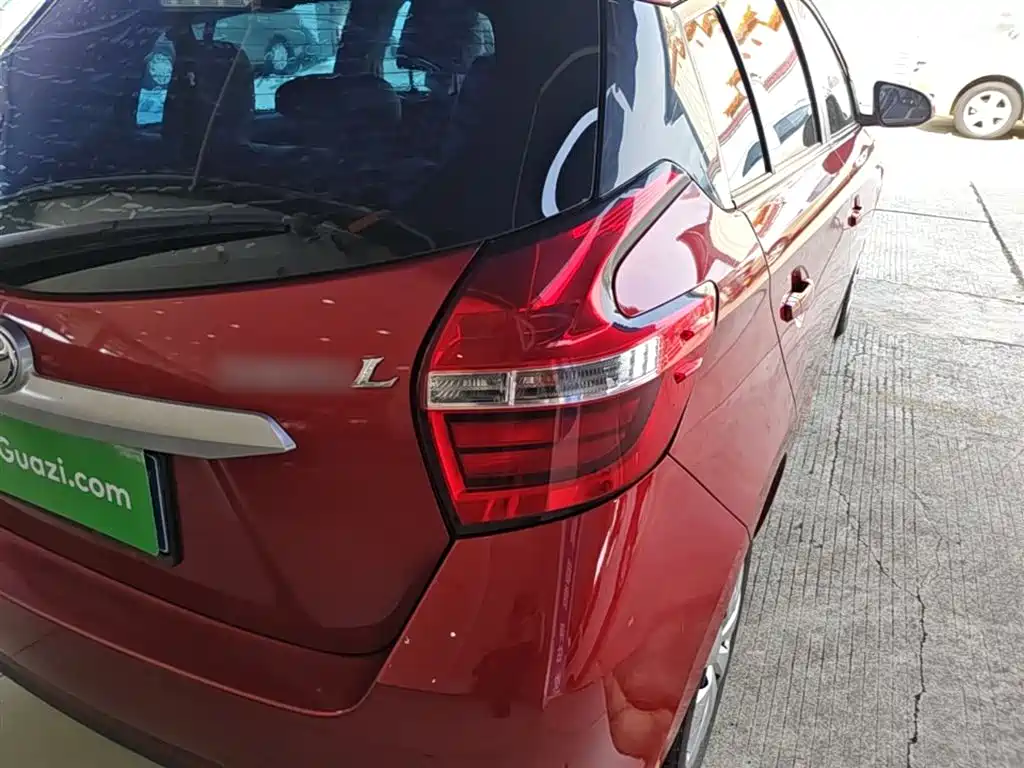 Toyota Yaris L 2022 — фото 8