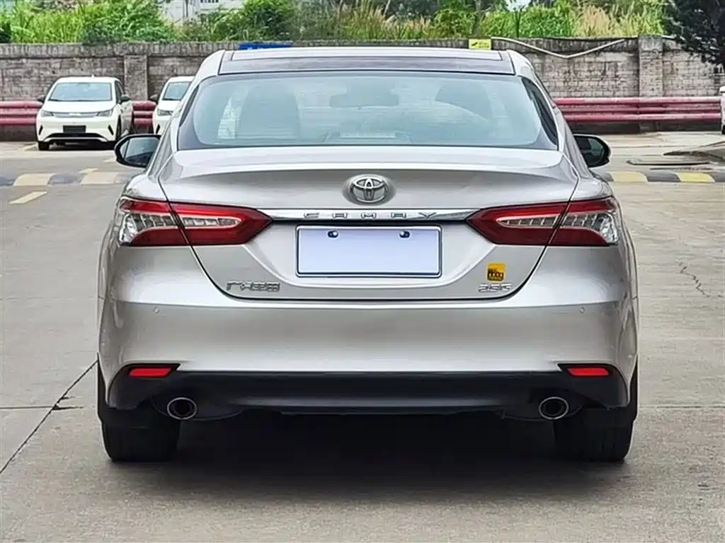 Toyota Camry 2020 — фото 8