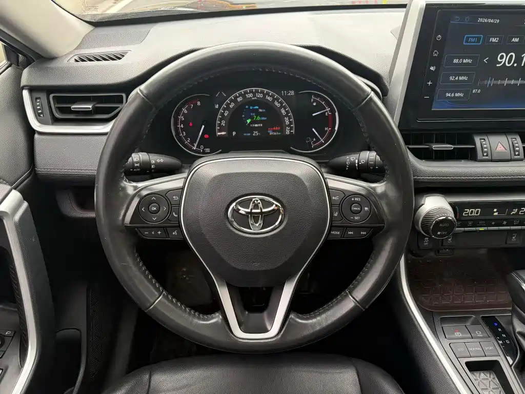 Toyota RAV4 2020 — фото 8