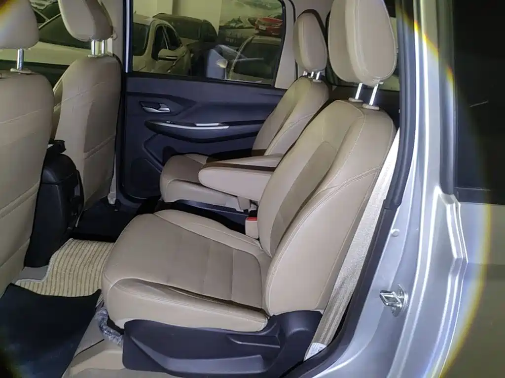 Wuling Hongguang 2019 — фото 17