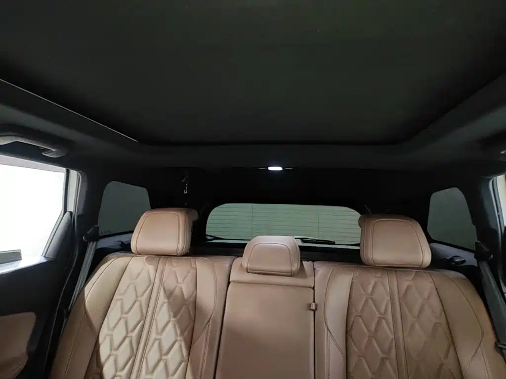 Peugeot 5008 2017 — фото 18