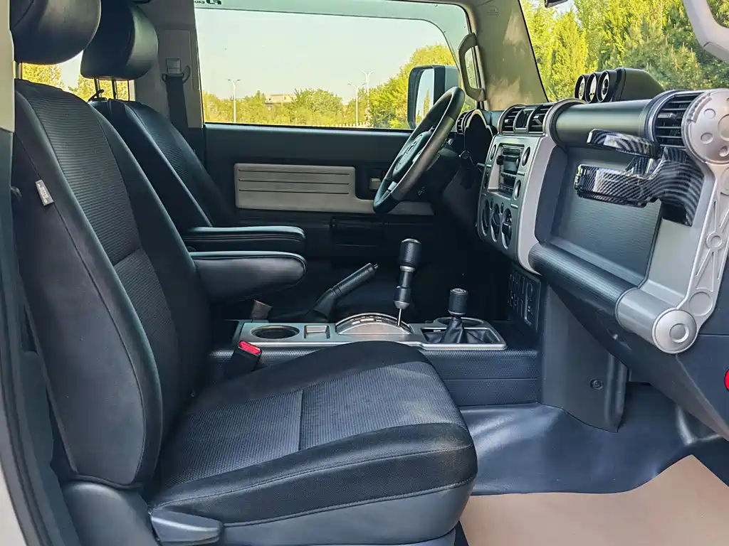 Toyota FJ Cruiser 2018 — фото 10