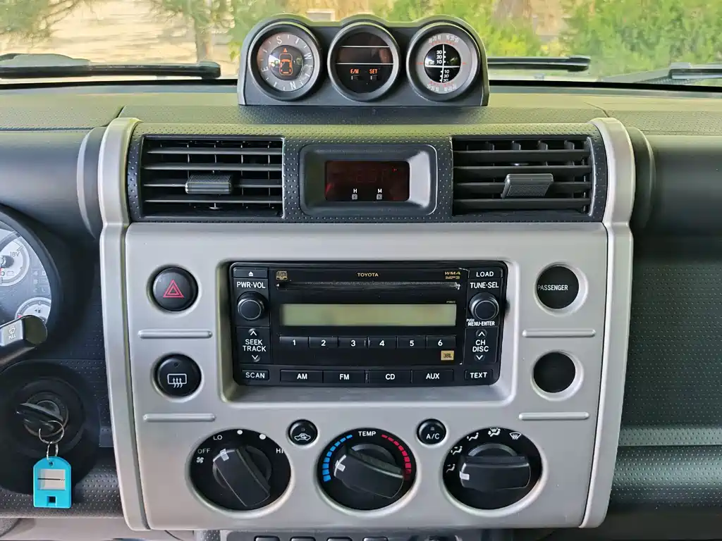 Toyota FJ Cruiser 2018 — фото 13