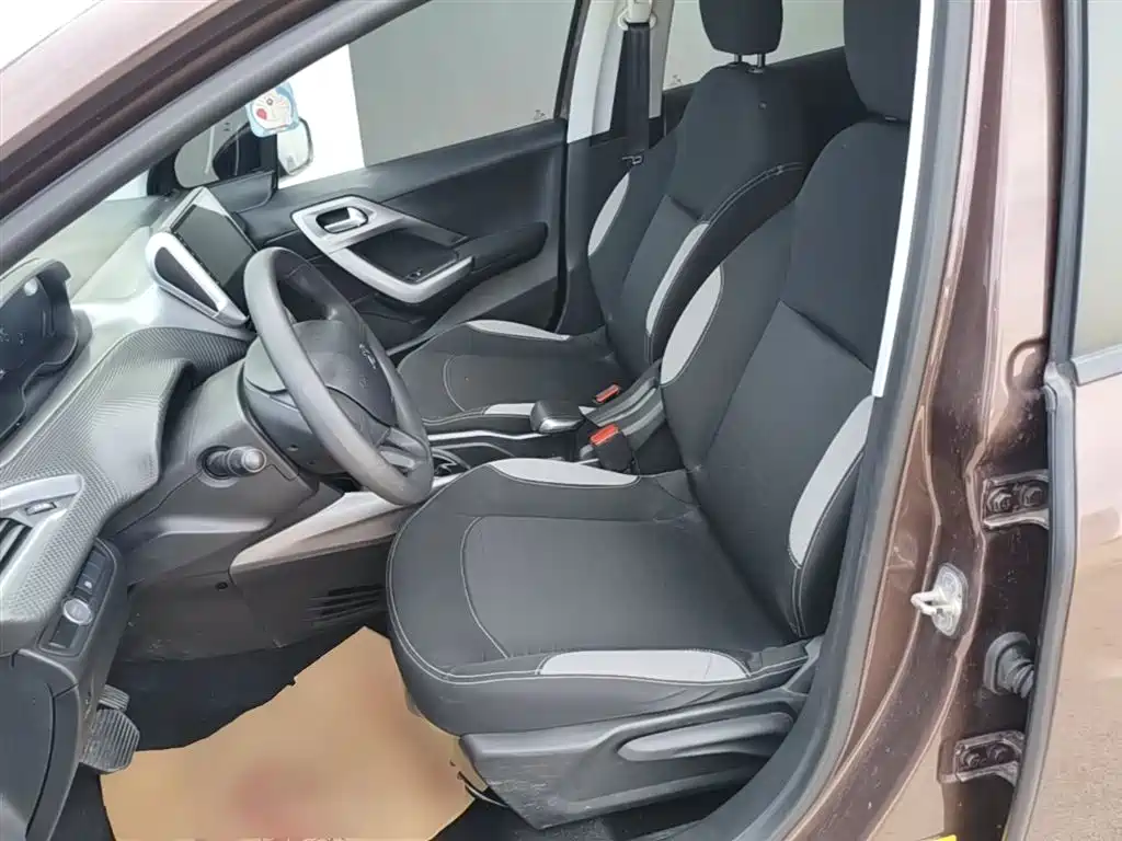 Peugeot 2008 2017 — фото 15