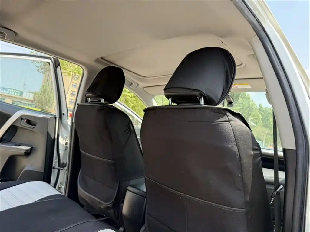 Toyota RAV4 2016 — фото 14