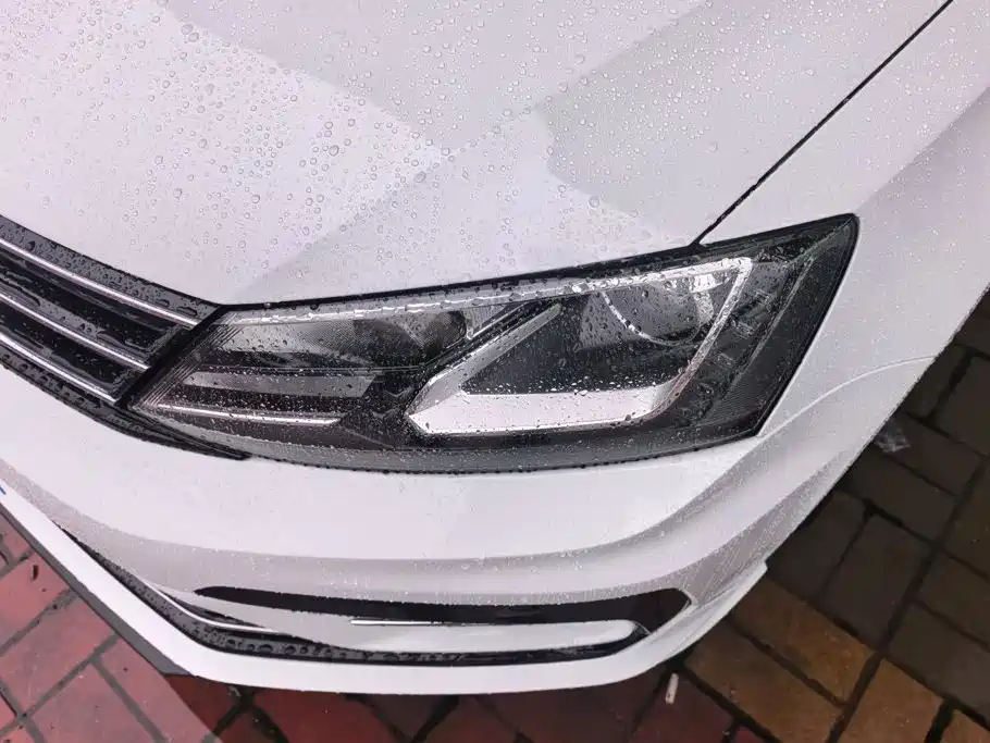 Volkswagen Sagitar 2018