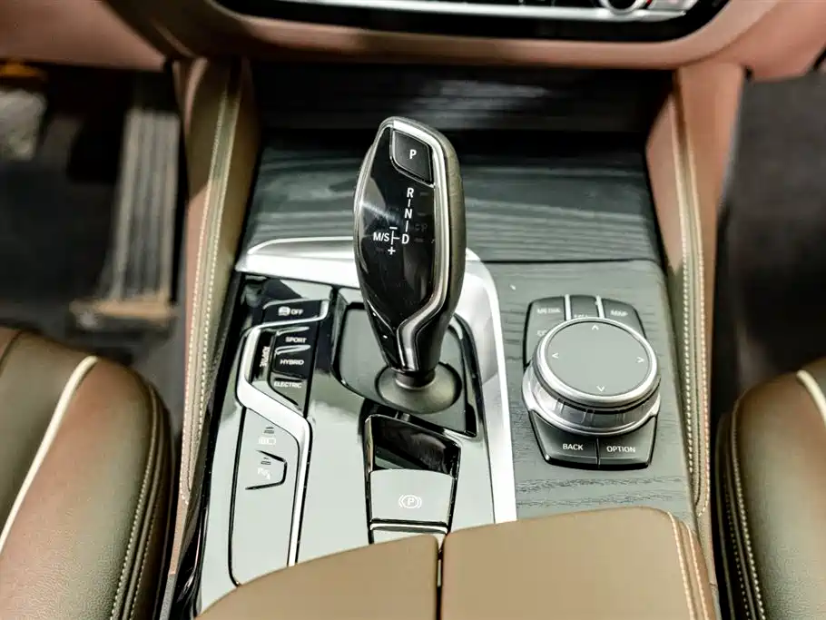 BMW 5 Series New Energy 2021 — фото 14