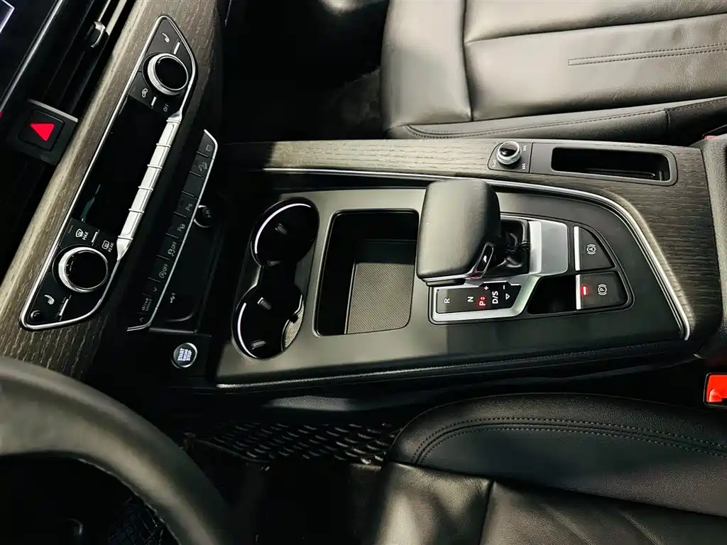 Audi A4 2023 — фото 11