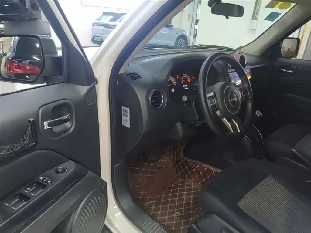 Jeep Patriot 2015 — фото 16