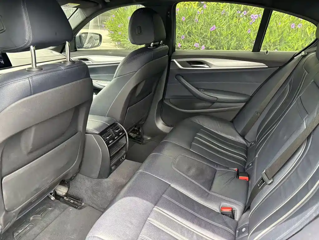 BMW 5 Series 2020 — фото 13