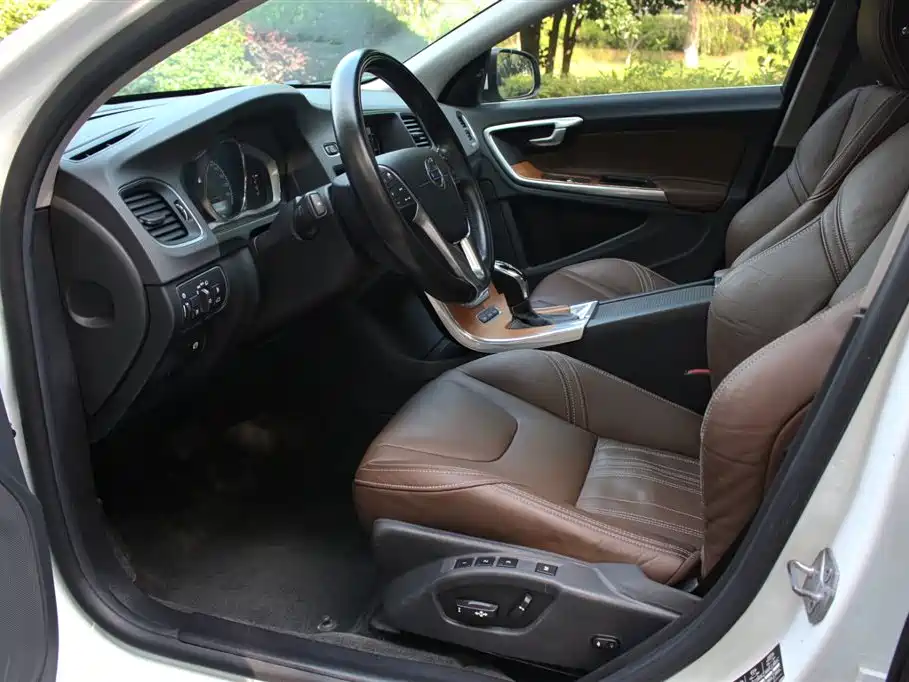Volvo S60 Plug-In Hybrid 2015 — фото 8