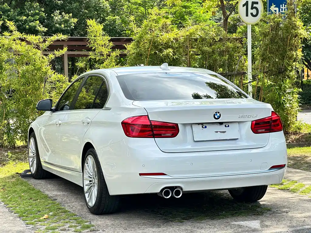 BMW 3 Series 2018 — фото 16