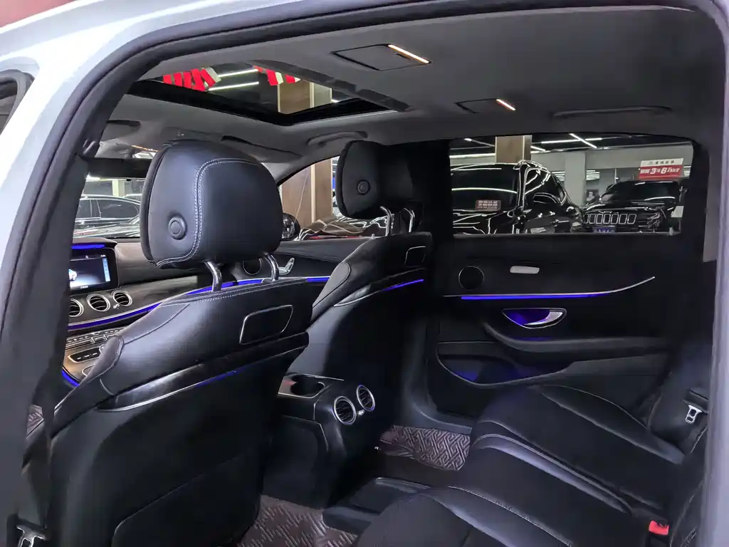 Mercedes-Benz E-Class 2019 — фото 12