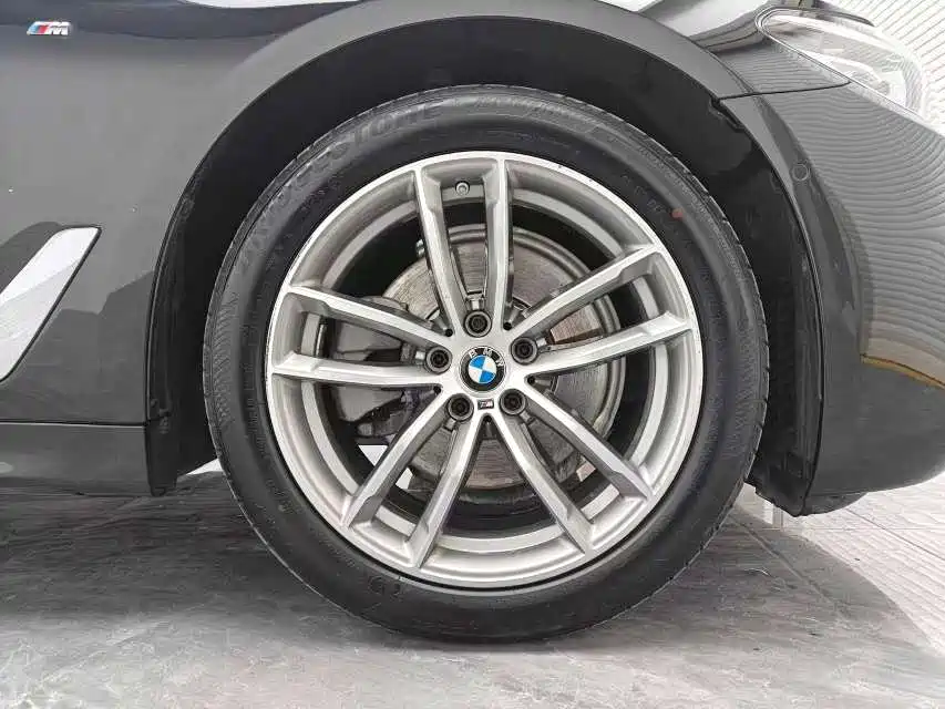 BMW 5 Series 2020 — фото 16