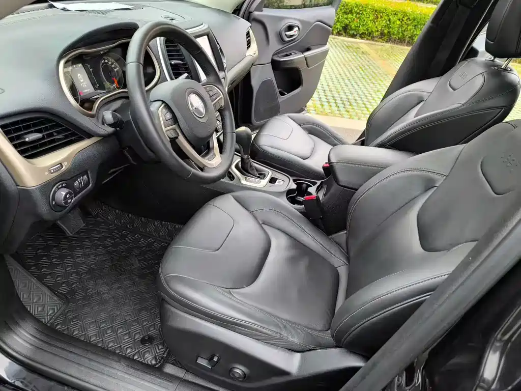 Jeep Cherokee 2016