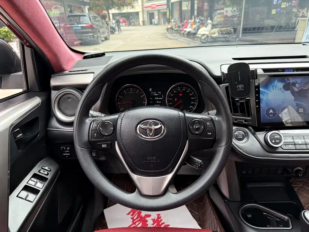Toyota RAV4 2019 — фото 11