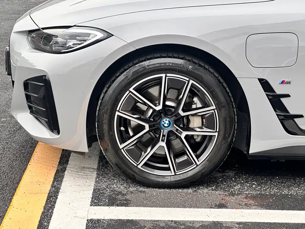 BMW i4 2025 — фото 15