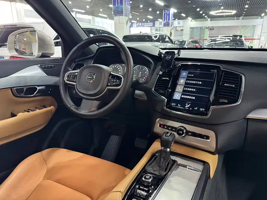 Volvo XC90 2017 — фото 13