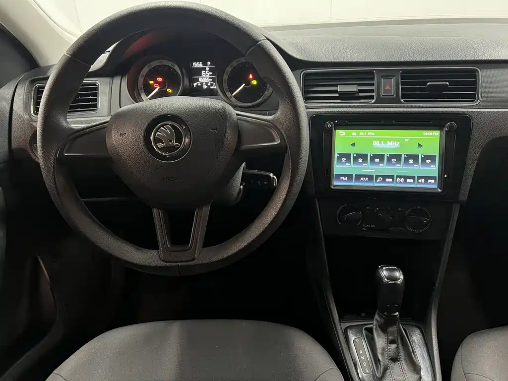 Skoda Rapid Spaceback 2020 — фото 12