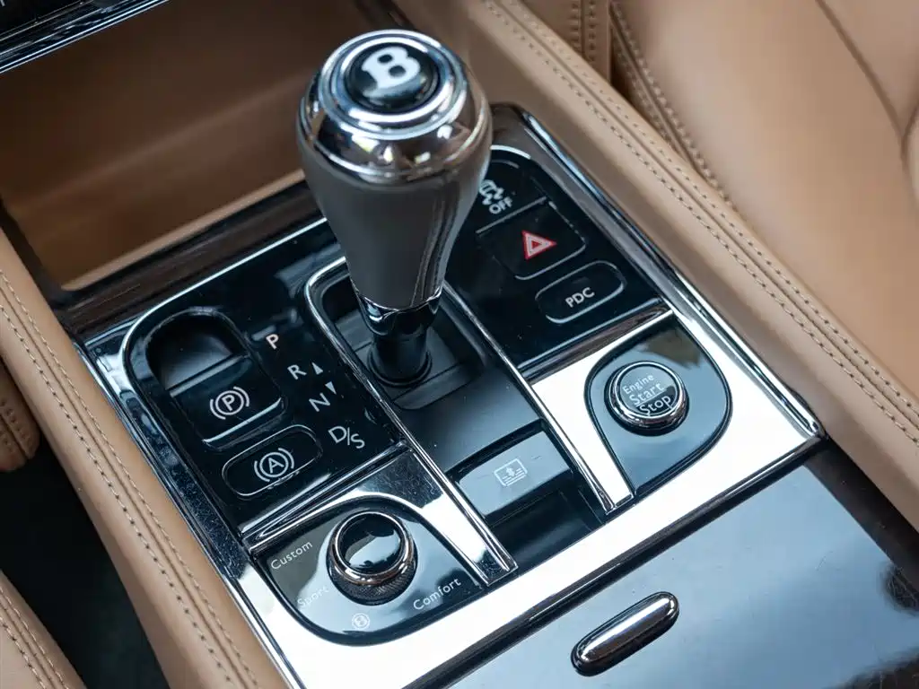 Bentley Mulsanne 2015 — фото 16