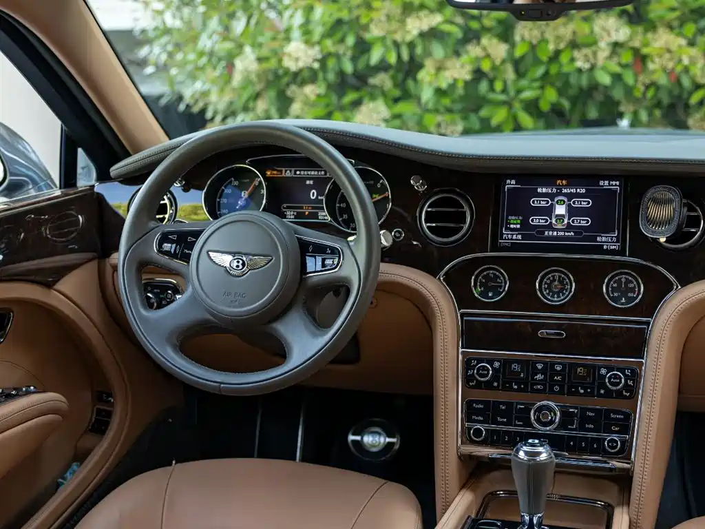Bentley Mulsanne 2015 — фото 12
