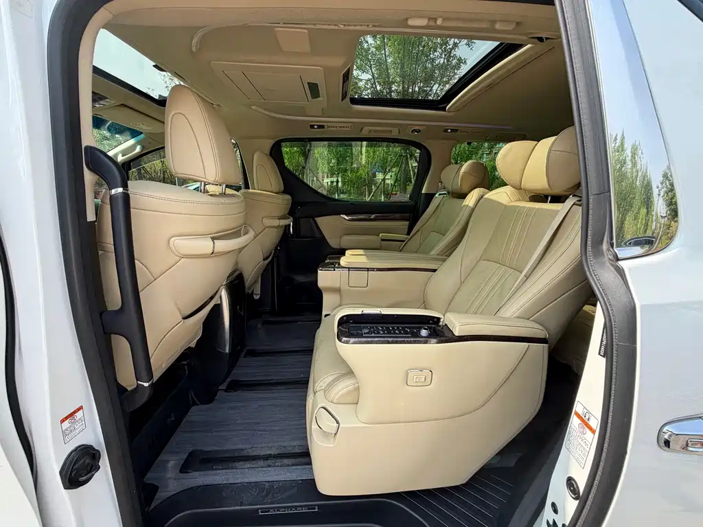Toyota Alphard 2024 — фото 13