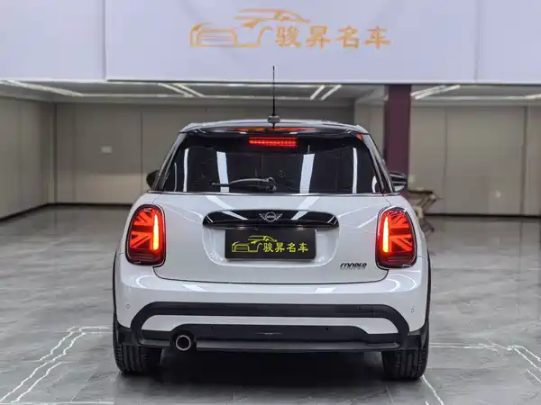 MINI MINI 2023