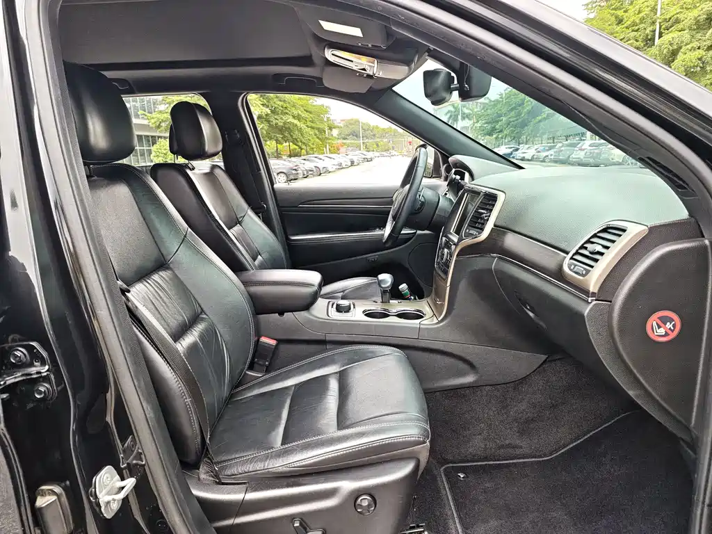 Jeep Grand Cherokee 2014 — фото 7